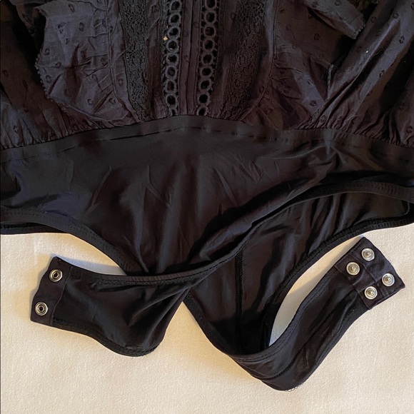 Farm Rio Plunging V-Neck Black Swiss Dot  Ruffled Eyelet Blouse bodysuit Size M - Picture 11 of 16